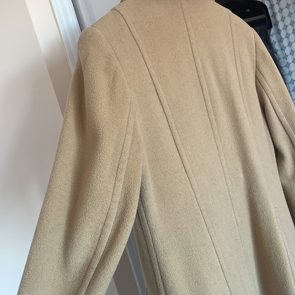 JONES NEW YORK WOMENSWEAR TAN COAT SIZE 10 - Picture 8 of 10